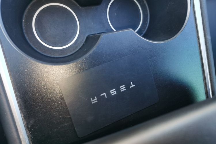 特斯拉 Model Y 2021款 标准续航后驱版中控内饰11