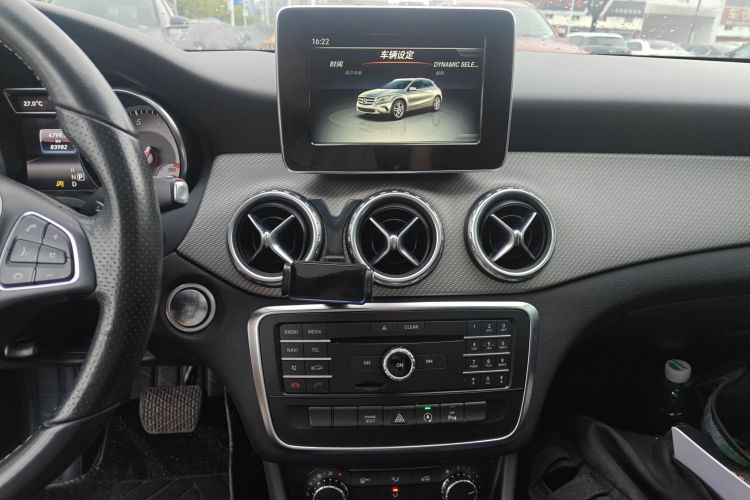 奔驰GLA 2016款 GLA 200 动感型局部细节16