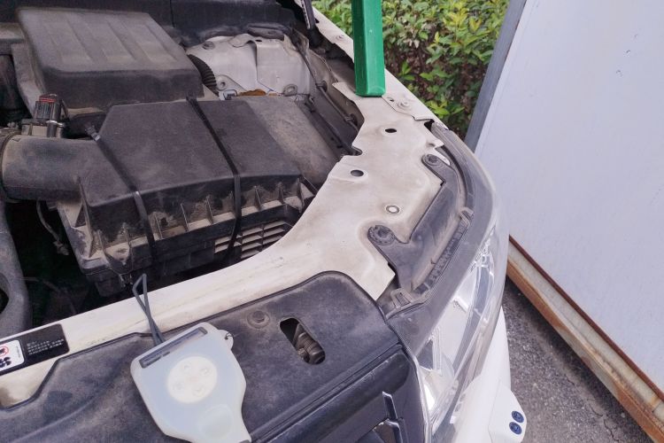 路虎 神行者2 2013款 2.2T SD4 SE柴油版局部细节9007