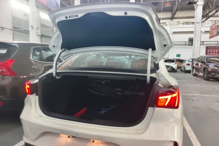 长安 逸动 2025款 PLUS 1.4T 双离合高能版局部细节23