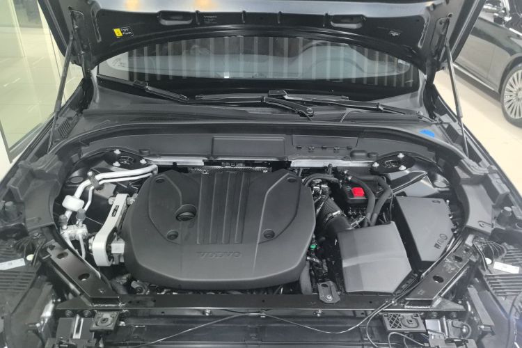 沃尔沃XC60 2024款 B5 四驱智远豪华版机舱底盘24
