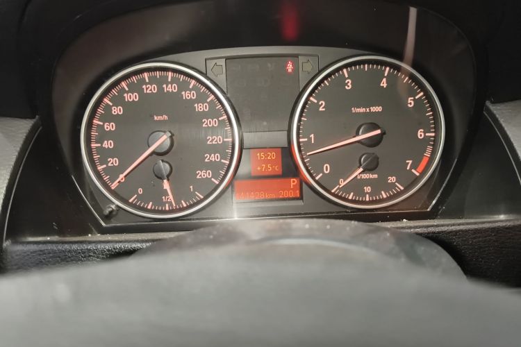 宝马X1 2014款 sDrive18i 领先型中控内饰14