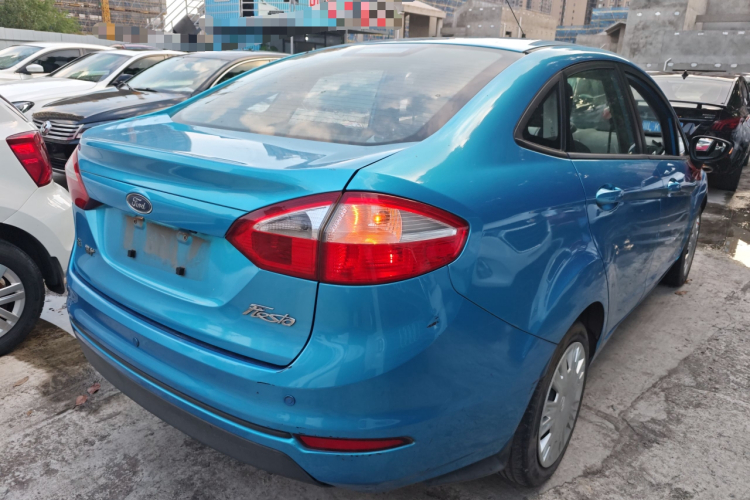 福特 嘉年华 2013款 三厢 1.5L 手动风尚型车身外观7