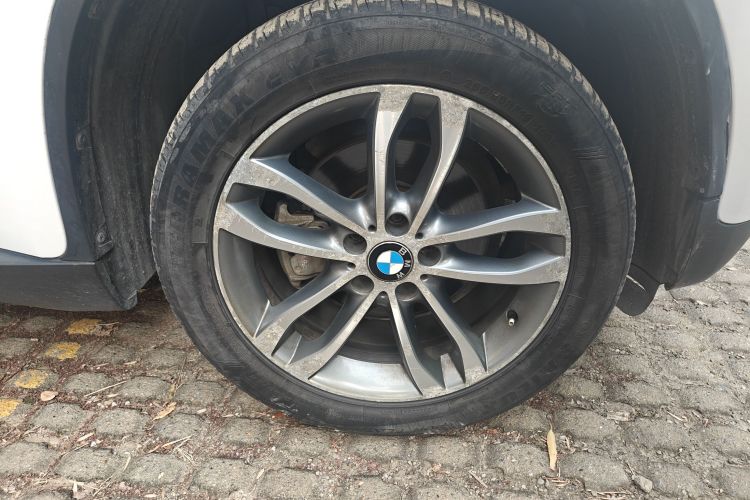 宝马X6 2014款 xDrive35i 运动型车身外观10