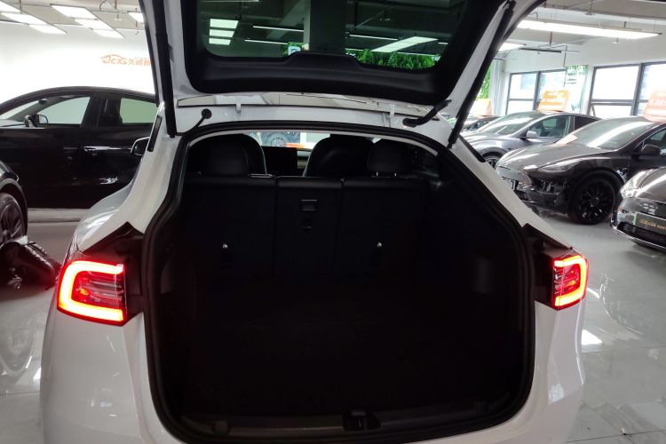 特斯拉 Model Y 2022款 改款 长续航全轮驱动版中控内饰23