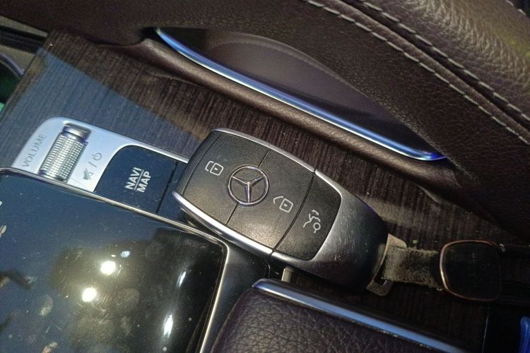 奔驰GLE 2020款 改款 GLE 350 4MATIC 时尚型特别版中控内饰11