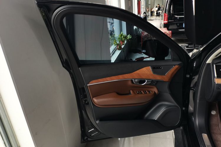 沃尔沃XC90 2020款 改款 T6 智逸豪华版 7座中控内饰47