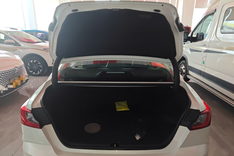 丰田 凯美瑞 2026款 双擎 2.0HE 精英版机舱底盘23