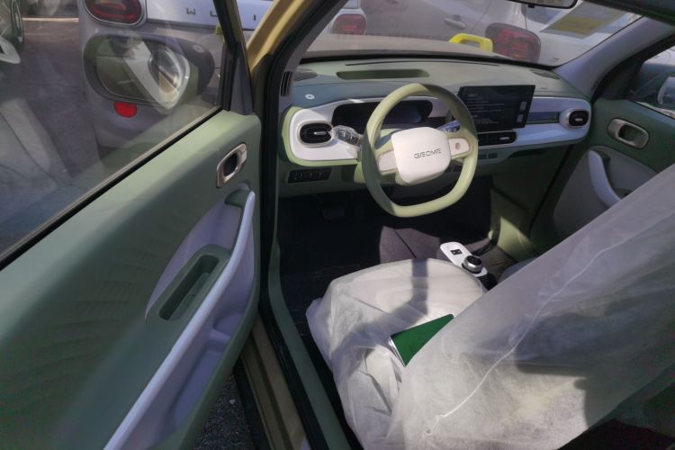 吉利银河 2025款 210km 熊猫骑士中控内饰7003