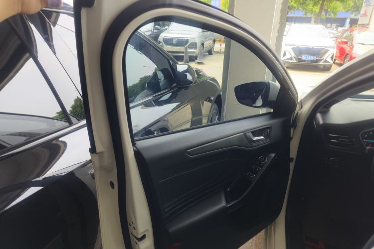 福特 福克斯 2020款 三厢 EcoBoost 180 自动锋潮型中控内饰47