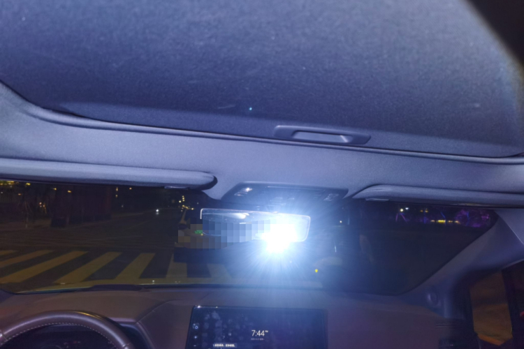 丰田 赛那SIENNA 2021款 2.5L混动 铂金版中控内饰22