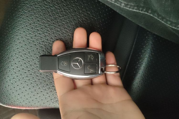 奔驰C级 2018款 C 180 L 时尚型运动版中控内饰11