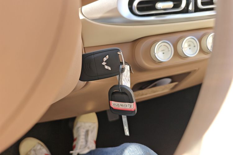 五菱汽车 宏光MINIEV 2025款 四门版 进阶款中控内饰7001