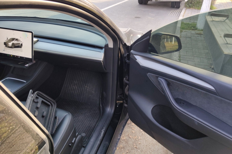 特斯拉 Model Y 2023款 后轮驱动版局部细节9005