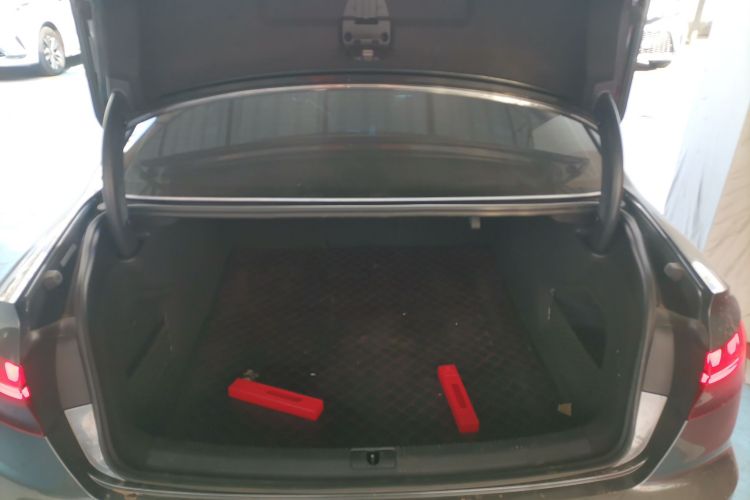 奥迪A4L 2020款 40 TFSI 豪华动感型机舱底盘23