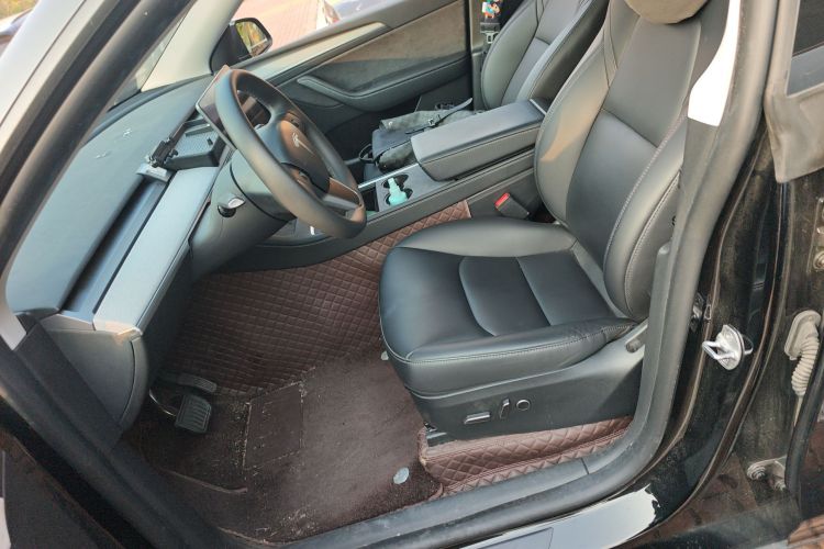 特斯拉 Model Y 2023款 后轮驱动版中控内饰19