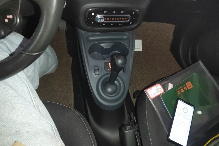 smart forfour 2018款 1.0L 52千瓦激情版中控内饰18