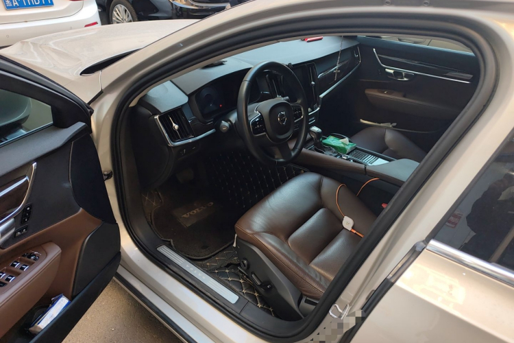 沃尔沃S90 2018款 T4 智远版中控内饰20