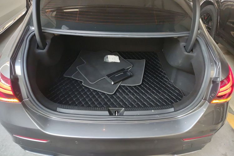 奔驰A级 2020款 改款 A 200 L 运动轿车时尚型机舱底盘23