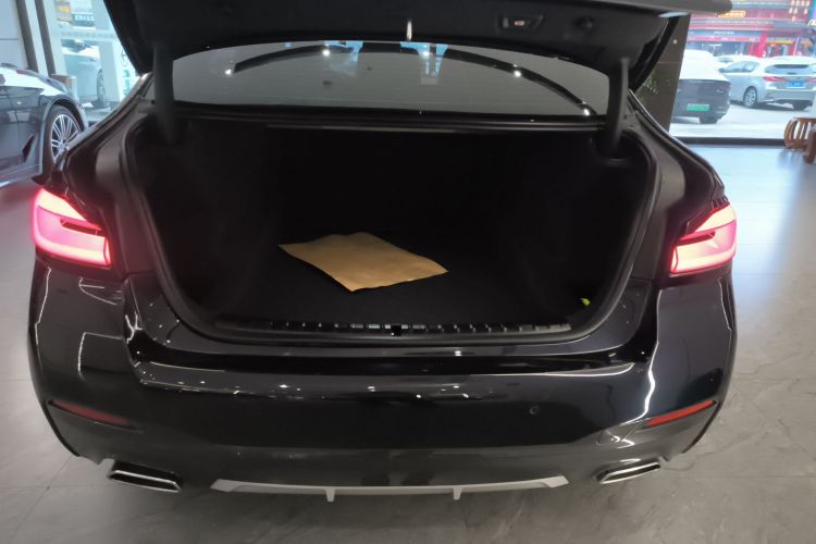 宝马5系 2022款 改款 525Li M运动套装机舱底盘23