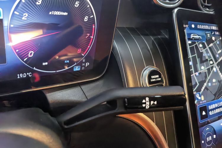 奔驰GLC 2023款 改款 GLC 300 L 4MATIC 动感型 7座局部细节18