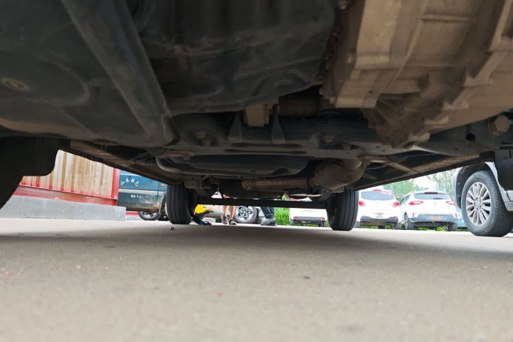 上汽大通MAXUS 新途V80 2021款 2.0T 手动经典城配王短轴超低顶3座局部细节9007