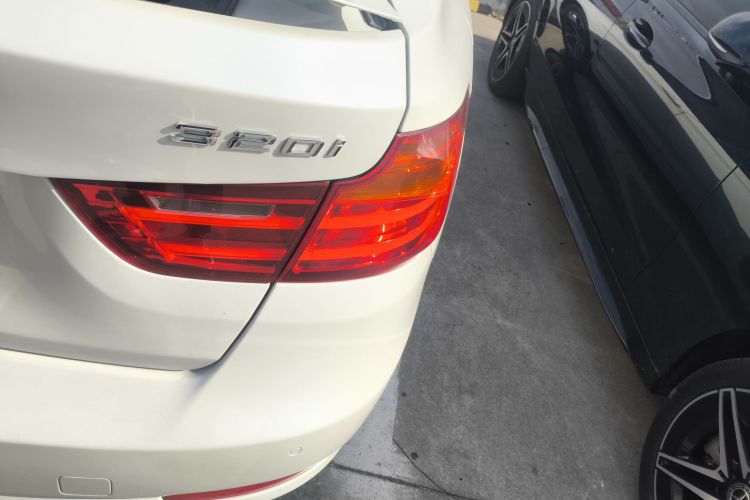 宝马3系GT 2016款 320i 时尚型车身外观9