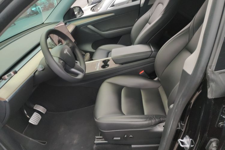 特斯拉 Model Y 2022款 Performance高性能全轮驱动版中控内饰19
