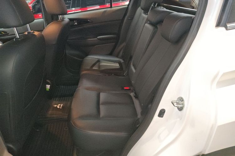 三菱 奕歌 2019款 1.5T CVT两驱梦想版 国VI中控内饰7004