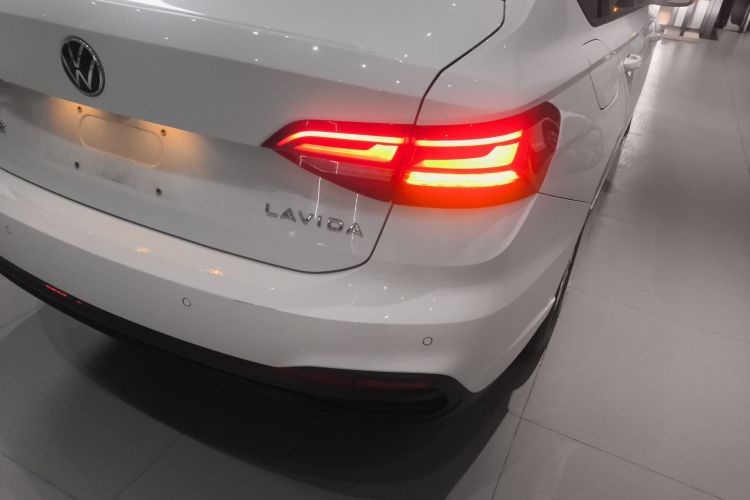 大众 朗逸 2023款 改款 1.5L 自动得逸版车身外观9