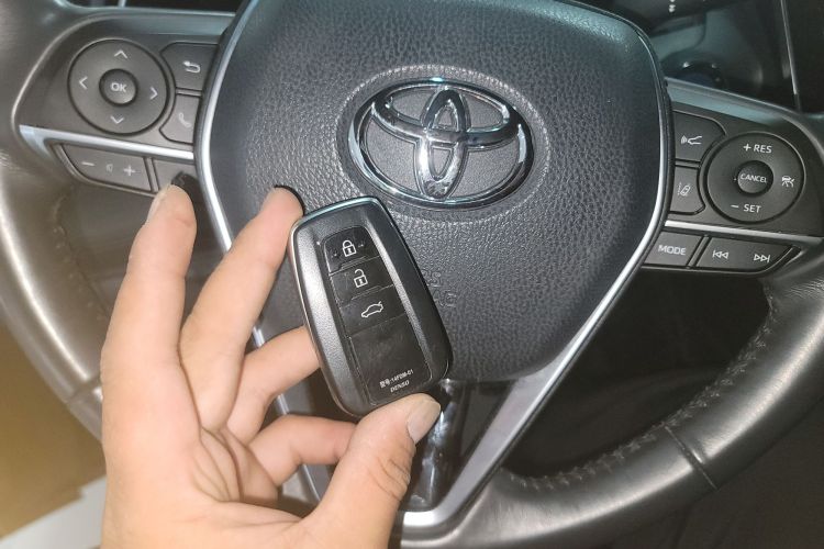 丰田 亚洲龙 2023款 双擎 2.5L 进取版中控内饰11