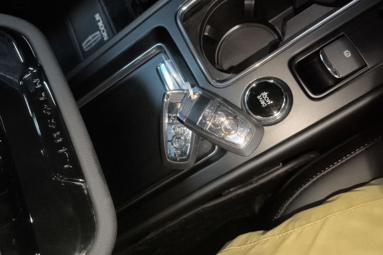 林肯 冒险家 2022款 改款 2.0T 两驱尊雅版中控内饰7001