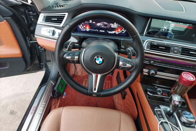 宝马7系 2013款 730Li 领先型中控内饰13