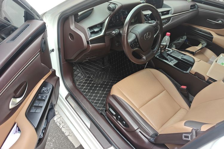 雷克萨斯ES 2018款 200 卓越版 国VI中控内饰7003