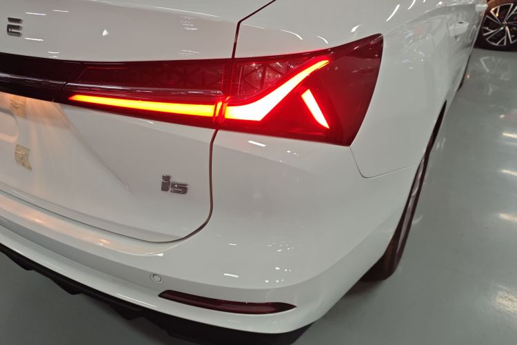 荣威i5 2026款 1.5L CVT豪华版车身外观9