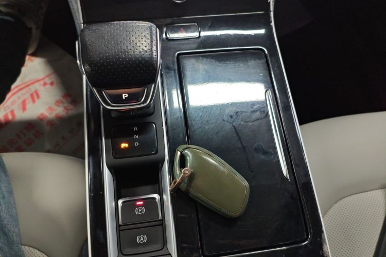 飞凡汽车 飞凡ER6 2021款 新动版 620km 智行版中控内饰18