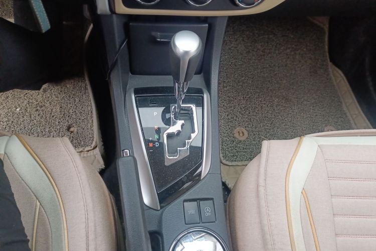 丰田 卡罗拉 2017款 改款 1.2T S-CVT GL中控内饰18