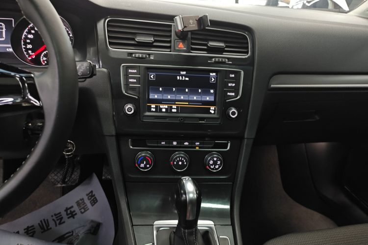 大众 高尔夫 2017款 230TSI 自动舒适百万辆纪念版中控内饰16