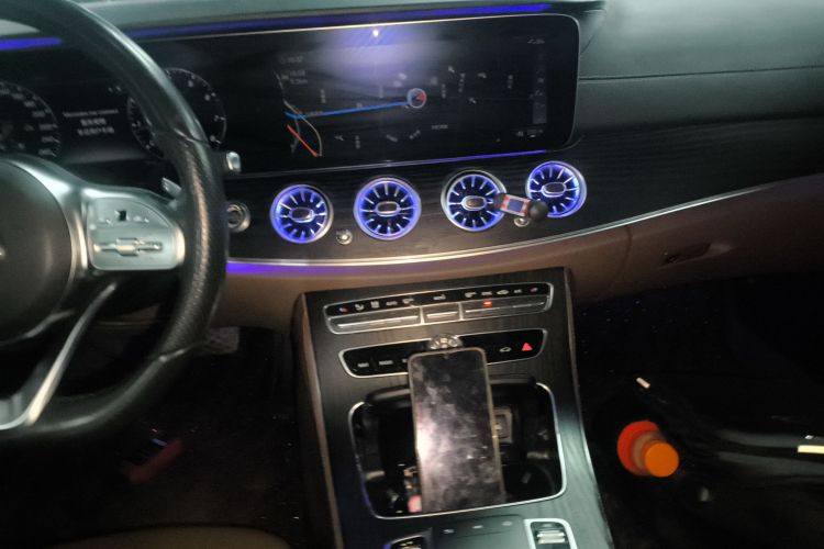 奔驰E级 2020款 改款 E 300 L 运动时尚型中控内饰16