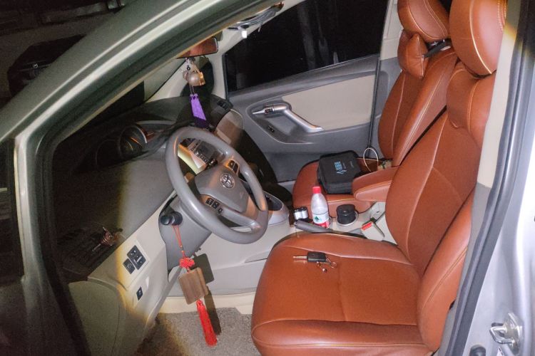 丰田 逸致 2014款 星耀 180E CVT精英版中控内饰19