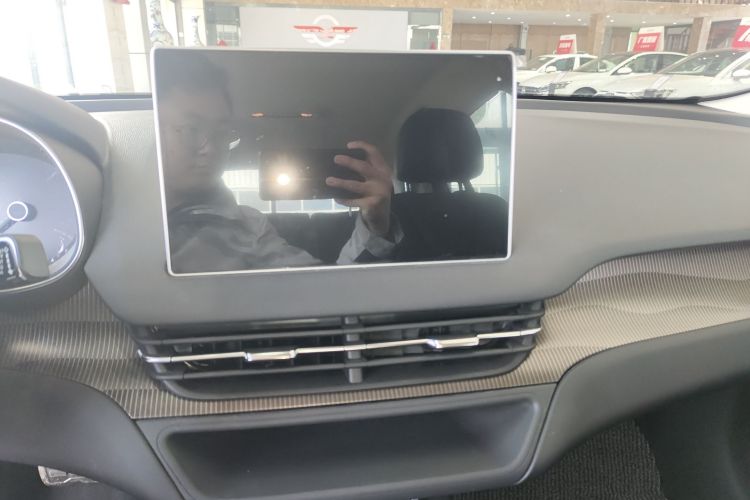 红旗E-QM5 2022款 431km 充电乐享版中控内饰16