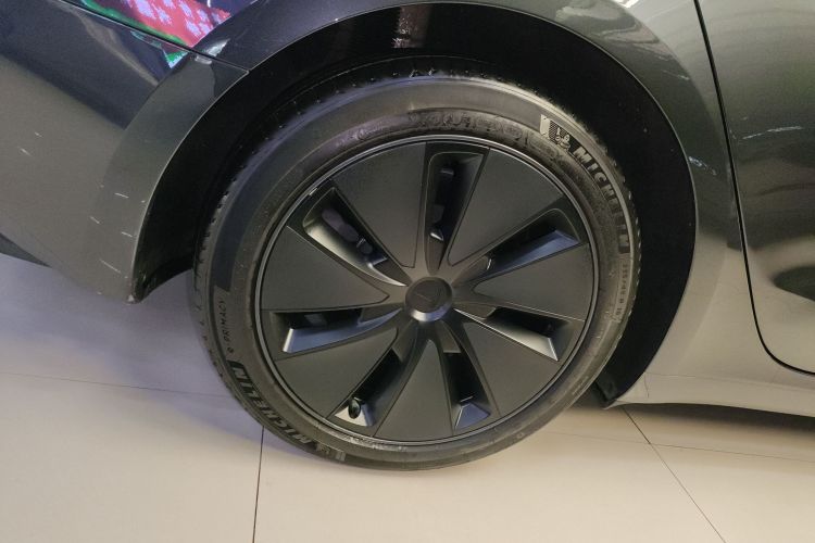 特斯拉 Model 3 2023款 后轮驱动版车身外观6008