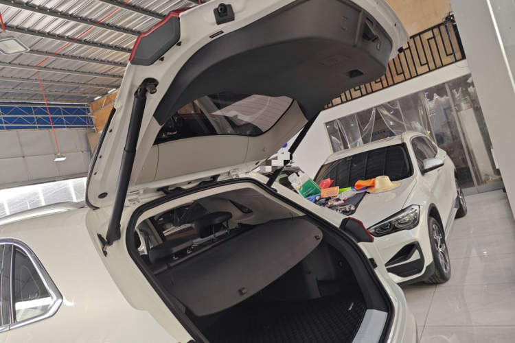 红旗HS5 2019款 2.0T 智联旗享版机舱底盘23