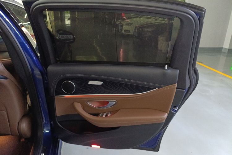 奔驰E级 2018款 E 300 L 运动时尚型中控内饰7006