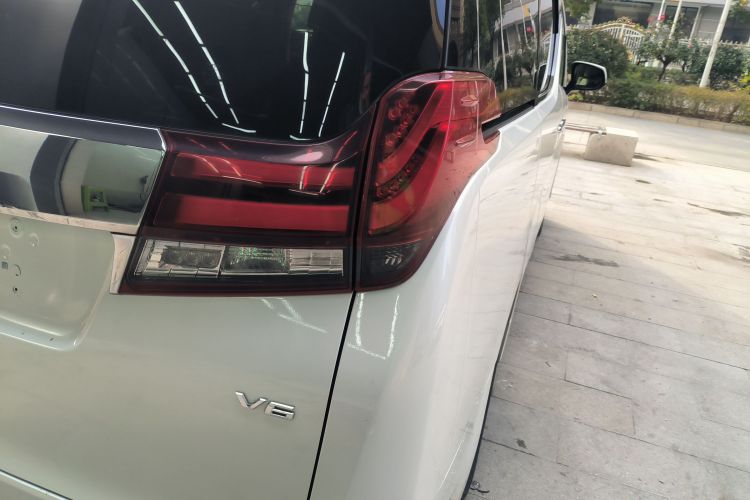 丰田 埃尔法 2015款 3.5L 豪华版车身外观9