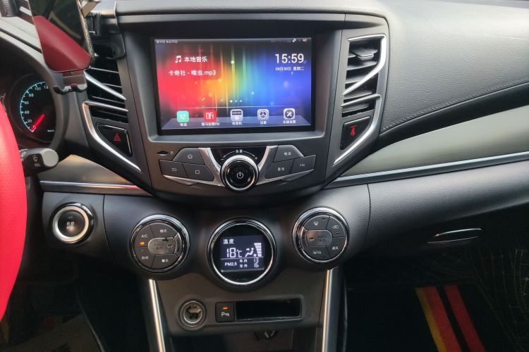 比亚迪 宋 2016款 盖世版 1.5TI 手动豪雅型局部细节16