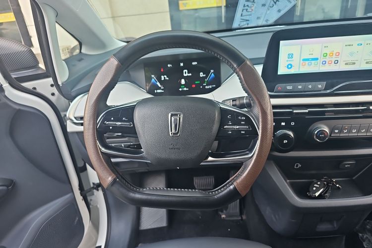 奔腾NAT 2023款 PRO 舒享出行换电版 401km局部细节13