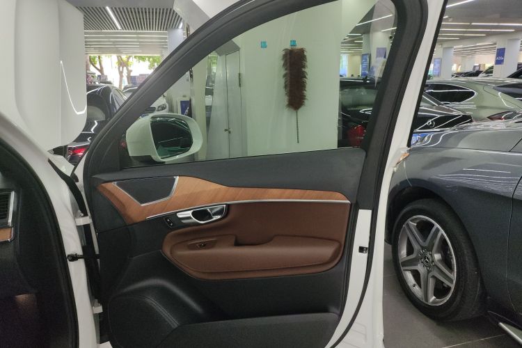 沃尔沃XC90 2023款 B5 智行豪华版 5座中控内饰7005