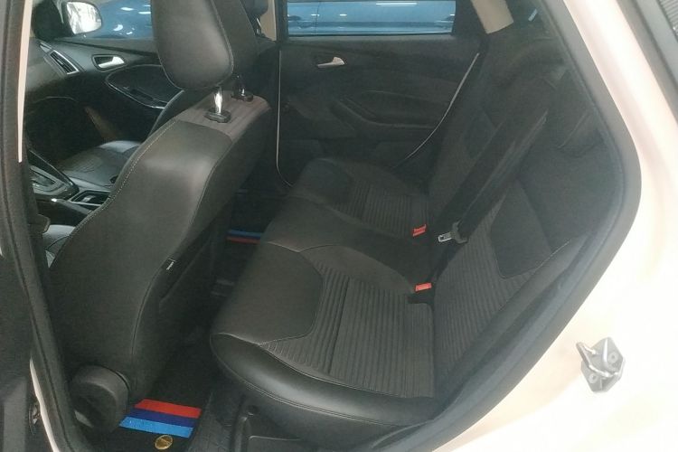 福特 福克斯 2017款 三厢 EcoBoost 180 自动精英型中控内饰7004