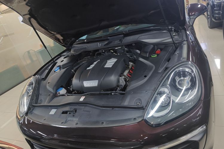 保时捷 2016款 Cayenne 3.0T机舱底盘24